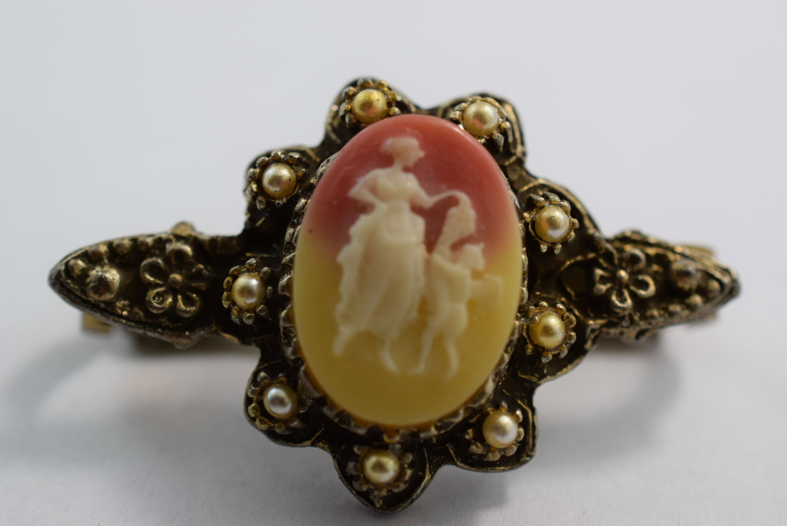 1940's Cameo Repousse Scarf Clip 1 3/4" Vintage Lot # KN 507: 1940's Cameo Repousse Scarf Clip 1 3/4" Vintage