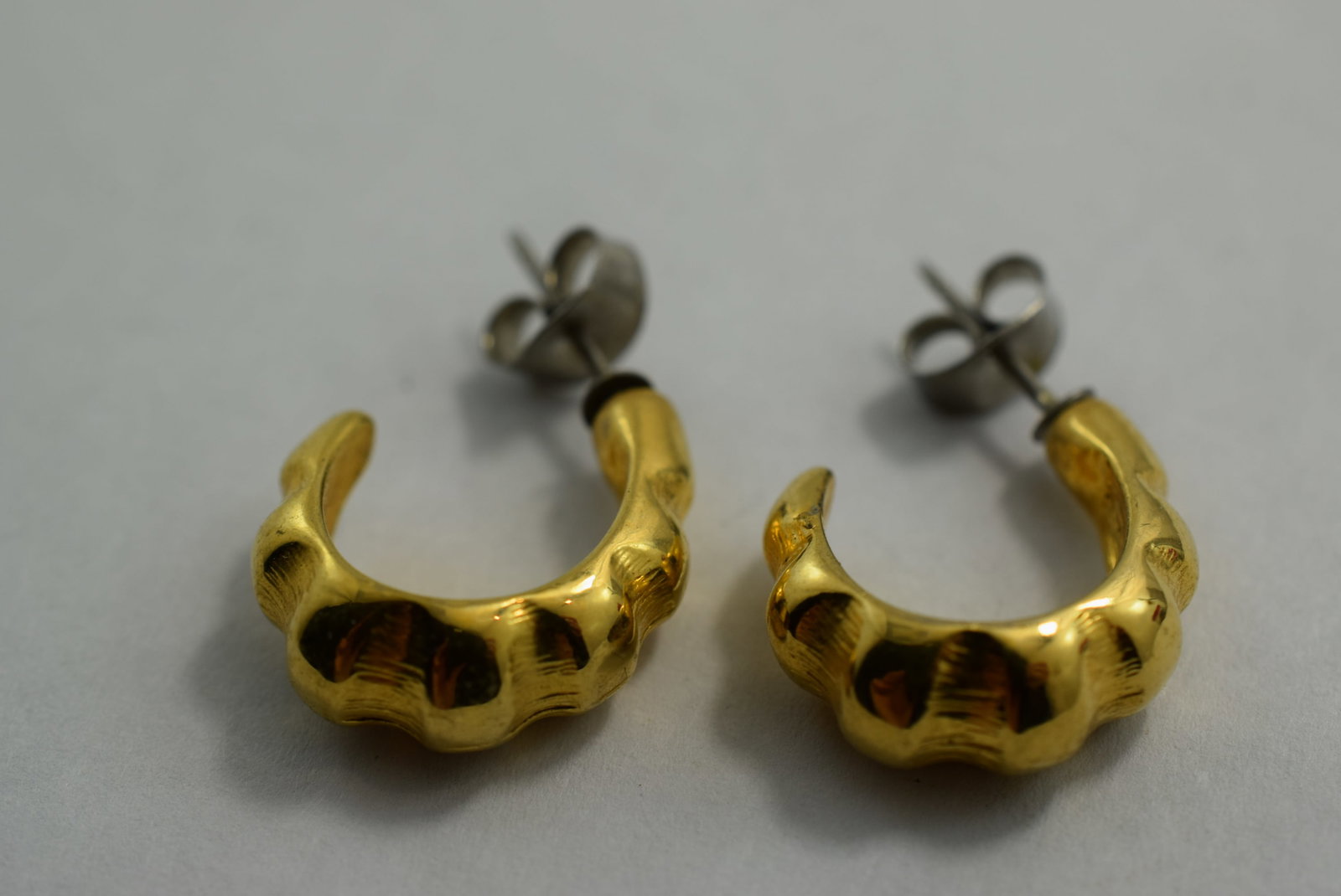 Hoop Pierced Earrings 5/8" Vintage Lot # KN 514: Hoop Pierced Earrings 5/8" Vintage