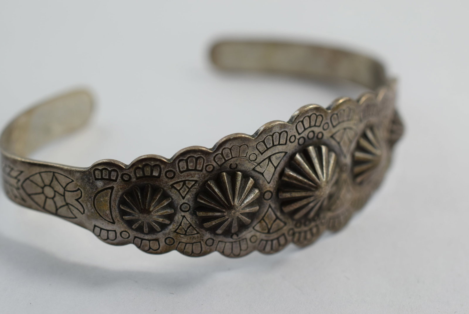 Southwestern Repousse Silver Bracelet Old Vintage Lot # KN 516 (1 of 3)
