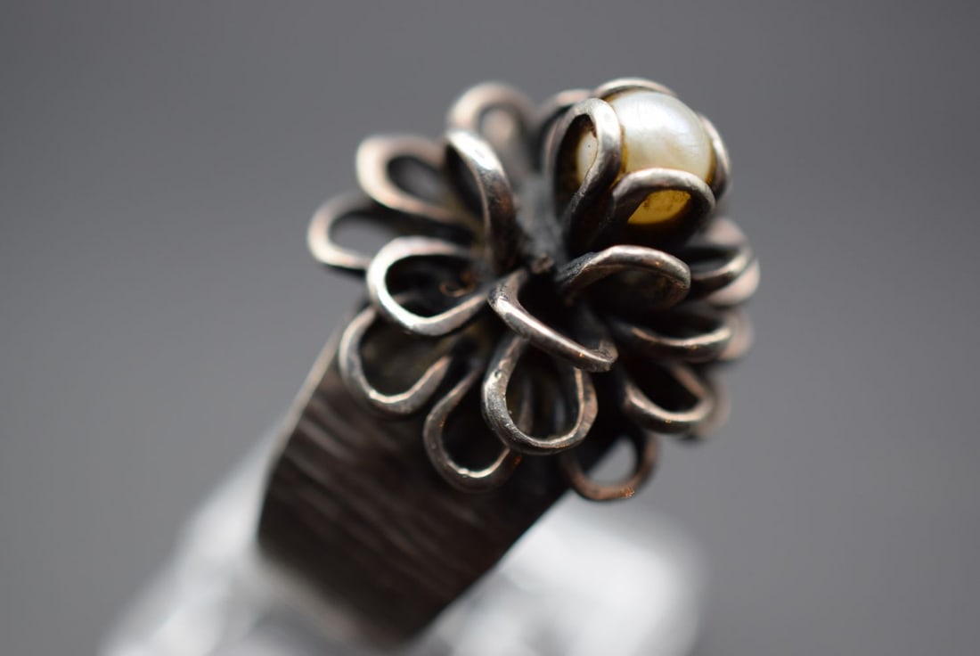 Opus Magnificent High Dome Pearl Ring Vintage Sterling Size 6.25 Lot HK 527: Opus Magnificent High Dome Pearl Ring Vintage Sterling Size 6.25 weighs 11.46 grams