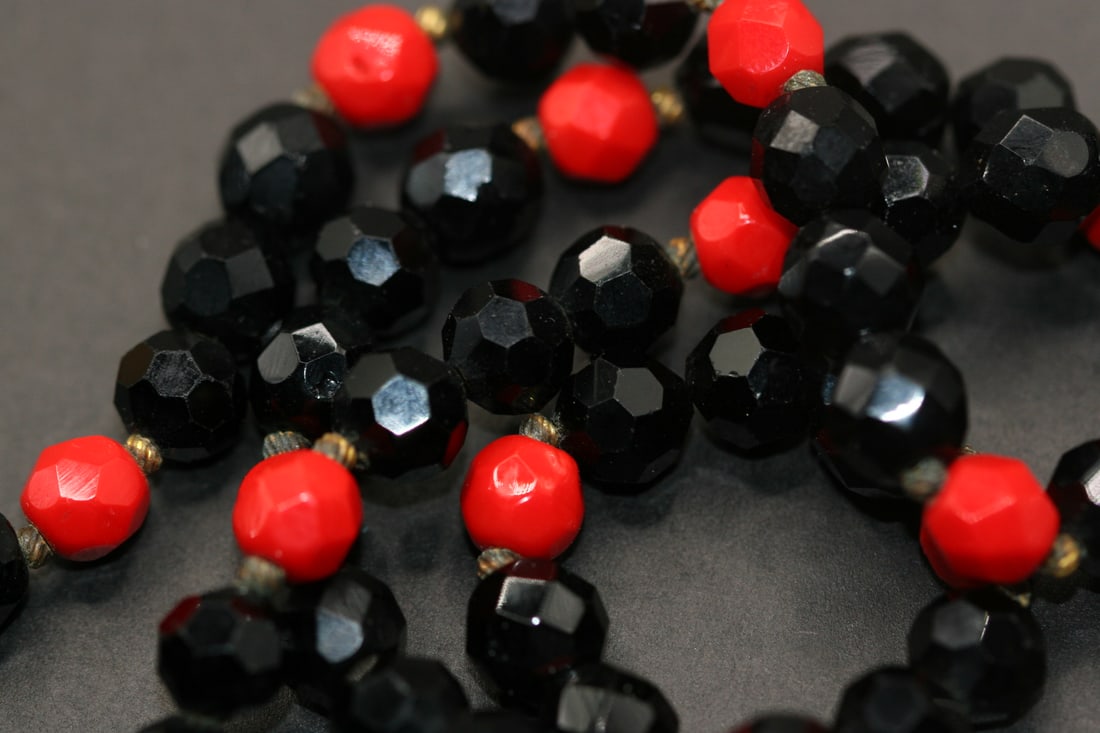 Black Crystal and Red Crystal Necklace Lot 546 (1 of 2)