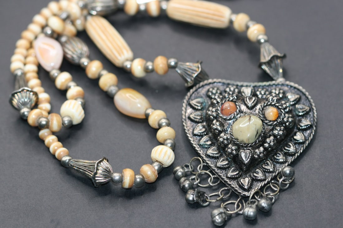 Etruscan Necklace Stone Lot 548 (1 of 3)