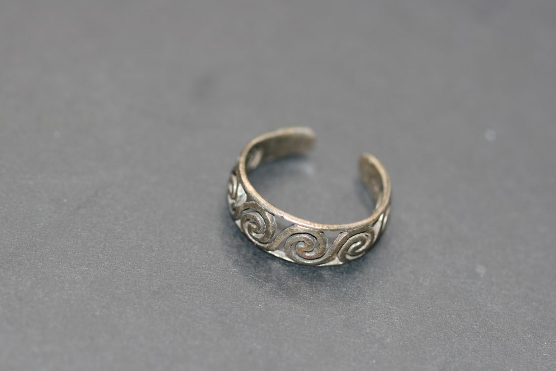 Sterling Silver 925 Pinky Ring Size 4 to 7 adjustable Lot 577 (1 of 2)