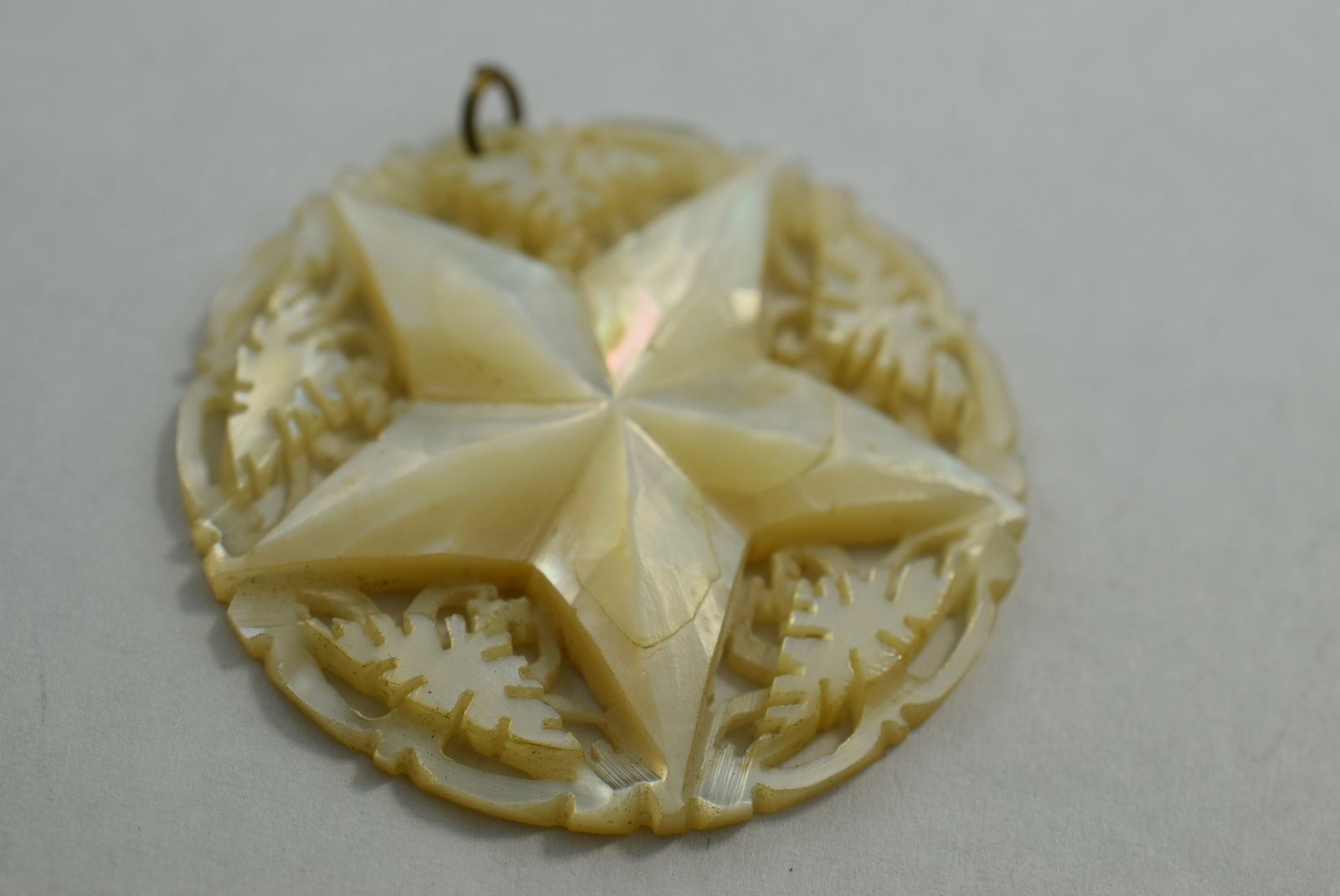 Mother of Pearl Star Pendant 1 5/8" Vintage Lot # KN 598: Mother of Pearl Star Pendant 1 5/8" Vintage