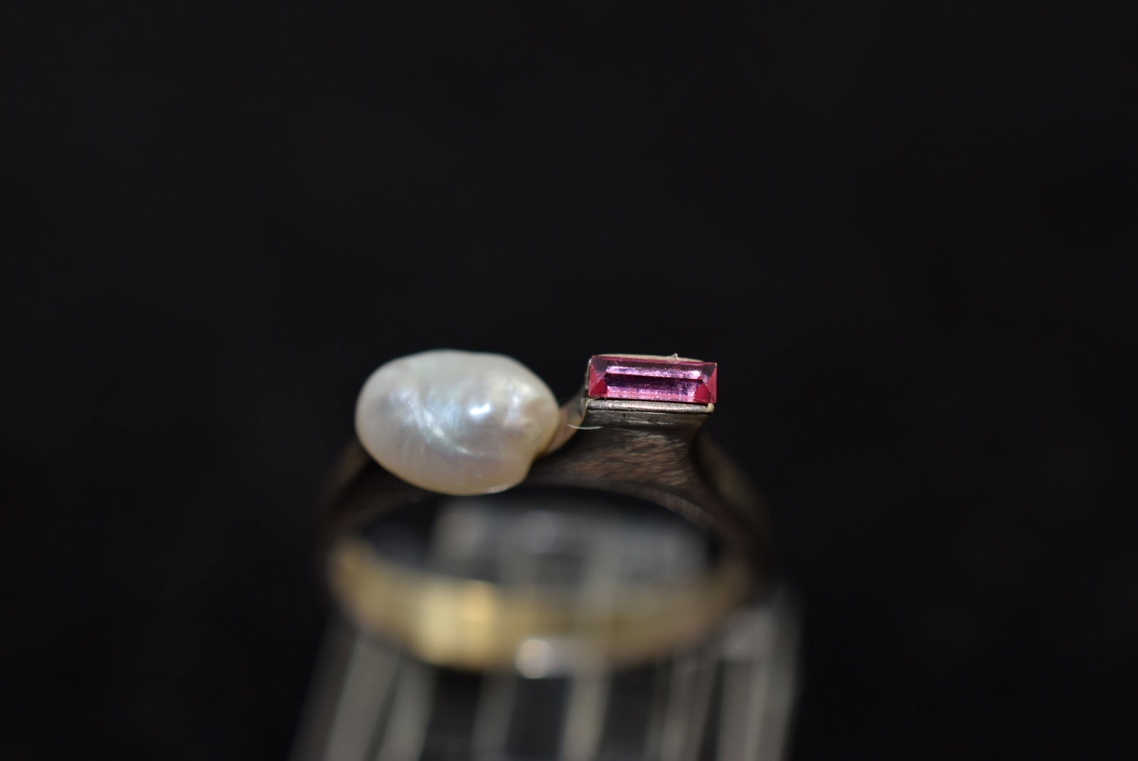 Freshwater Pearl Sterling Silver 925 Vintage Ring Size 7.5 Lot EH 667: Freshwater Pearl Sterling Silver 925 Vintage Ring Size 7.5 measures 1/4" unsigned untested weighs 3.11