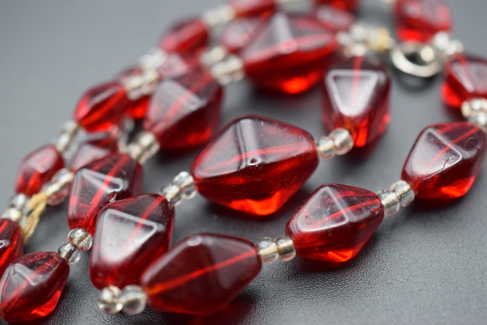 Red Glass Necklace Vintage Lot HK 670: Red Glass Necklace Vintage missing one end of the clasp