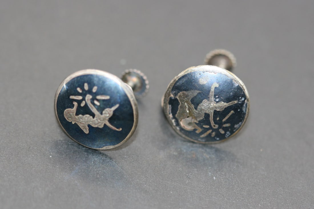 Siam Silver Earrings Sterling Silver 925 Signed S.K. Vintage Lot 673: Siam Silver Earrings Sterling Silver 925 Signed S.K. Vintage Screw Back Measures 5/8"