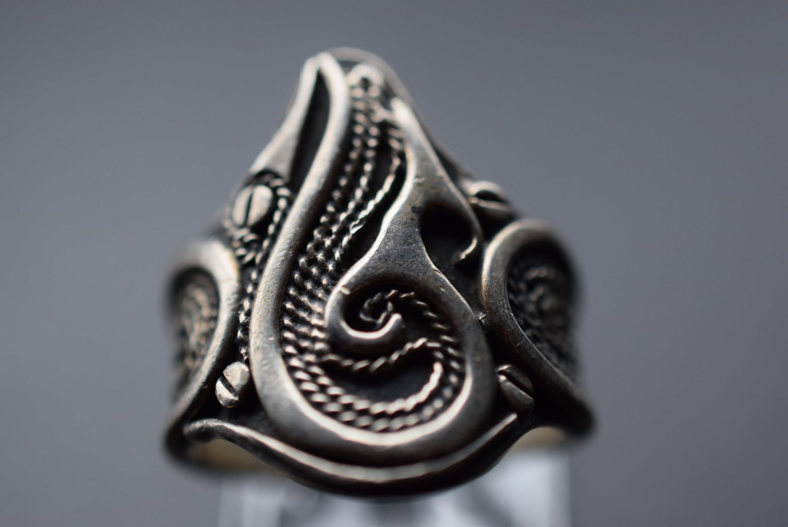 Handmade Modernist Look at Workmanship Sterling Silver 925 Vintage Ring Size 11.5 Lot EH 678: Handmade Modernist Look at Workmanship Sterling Silver 925 Vintage Ring Size 11.5 top measures 1 1/4" x 1" signed weighs 14.38 grams