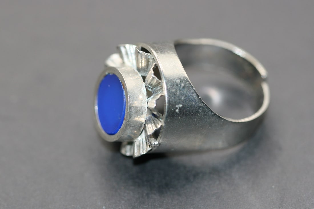 Ribbon Style High Top Cocktail Ring One Size Vintage Lot 733 (1 of 5)