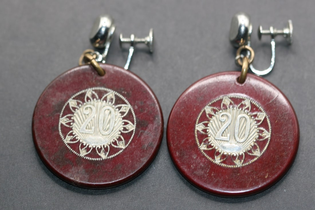 Bakelite vintage Casino Chip made to earrings OLD Lot 753 (1 of 2)