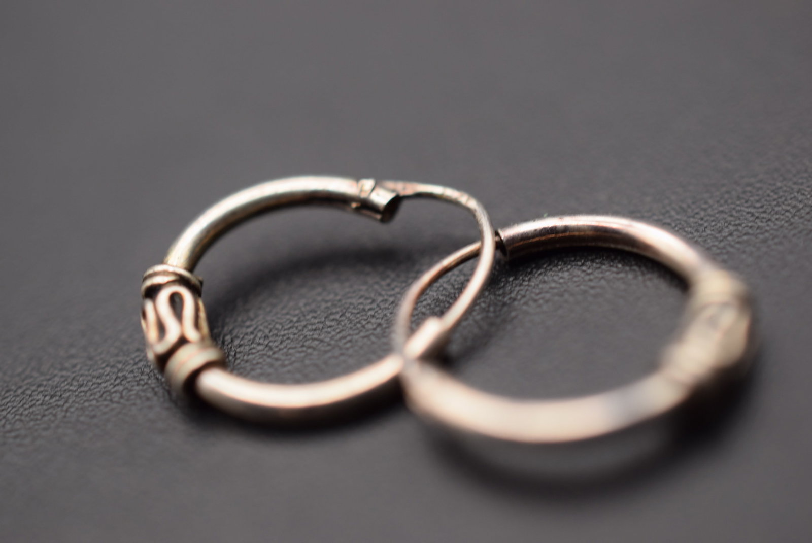 Tiny Hoop Pierced Earrings Vintage Lot HK 756 (1 of 2)