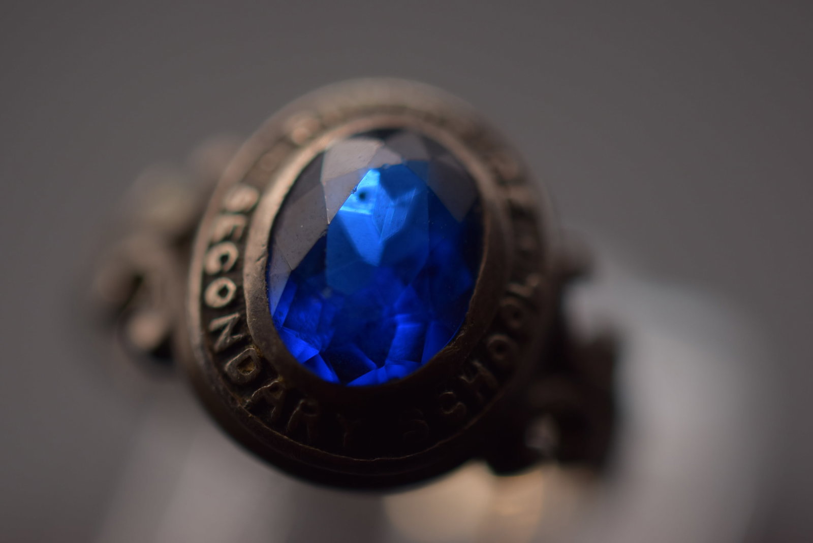 Riverside Secondary School Sterling Silver 925 Vintage Ring Size 6.75 Lot EH 766: Riverside Secondary School Sterling Silver 925 Vintage Ring Size 6.75 measures 1/2" signed 925 weighs 4 grams