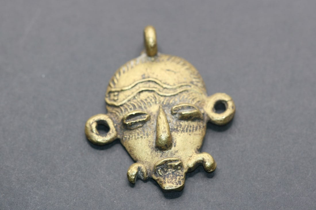 Inca Mask Face Pendant Vintage Lot 802 (1 of 2)