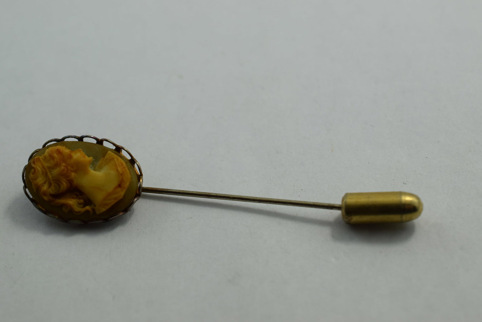 Cameo Stick Pin Synthetic 1950's Vintage Lot # KN 804 (1 of 2)
