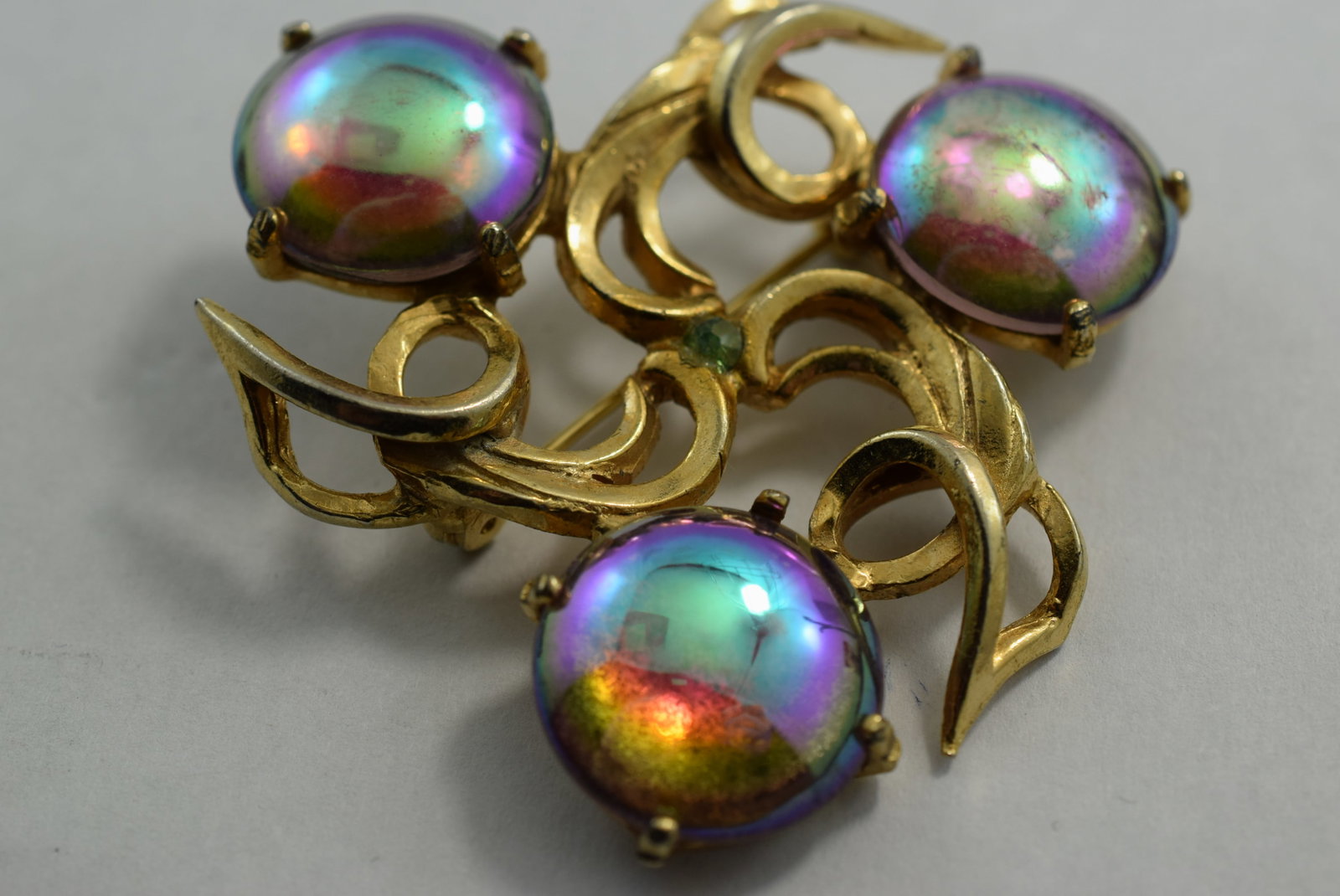 Irridescent Glass 1950's Brooch Pin Vintage Lot # KN 814: Irridescent Glass 1950's Brooch Pin Vintage 2 1/4"