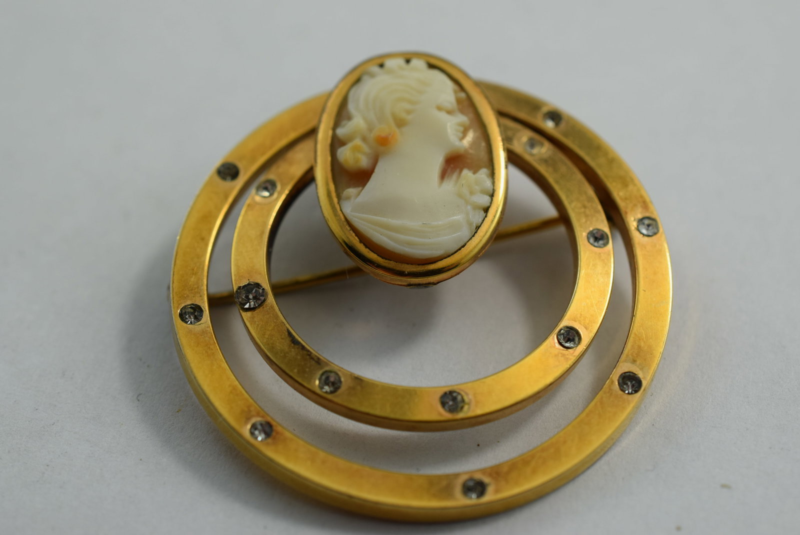 Shell Cameo 12 KT Gold Filled CRC Rhinestone Brooch Pin 1950's Vintage Lot # KN 824: Shell Cameo 12 KT Gold Filled CRC Rhinestone Brooch Pin 1950's Vintage 1 1/2"