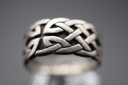 Celtic Weave Sterling Silver 925 Vintage Ring Size 10.25 Lot EH 828: Celtic Weave Sterling Silver 925 Vintage Ring Size 10.25 measures 1/2" signed 925 weighs 8.35 grams