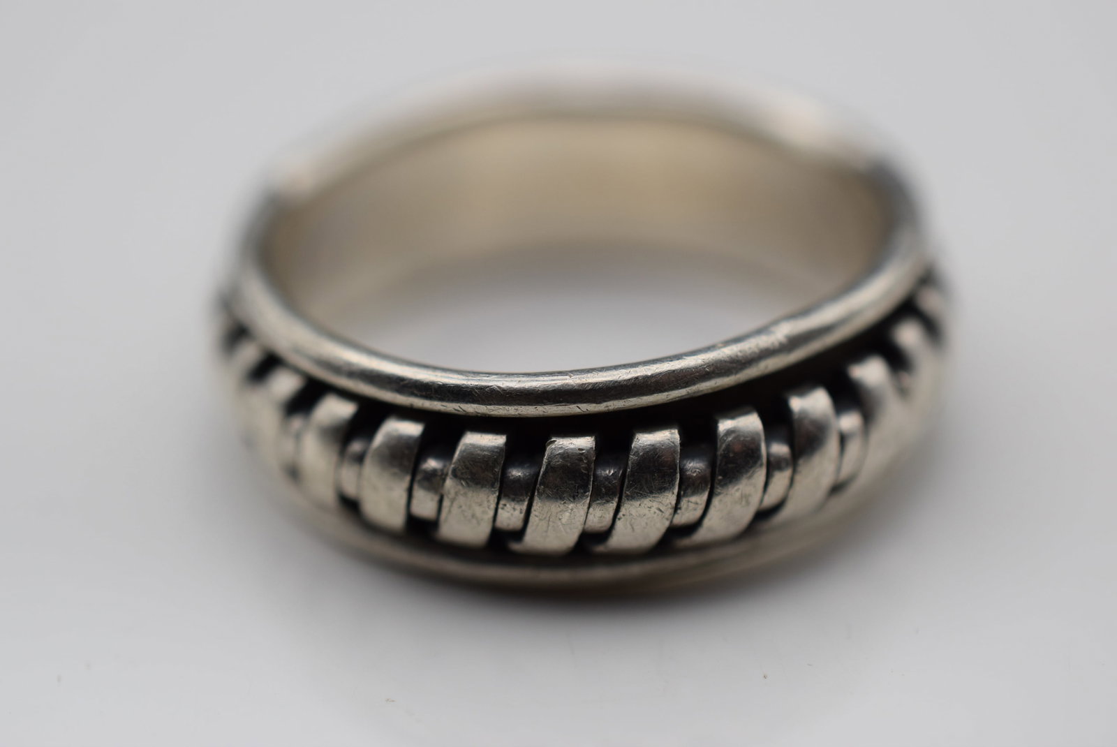 Spinner Raised Weave Sterling Silver 925 Vintage Ring Size 13 Lot EH 843: Spinner Raised Weave Sterling Silver 925 Vintage Ring Size 13 measures 3/8" wide signed 925 weighs 11.29 grams