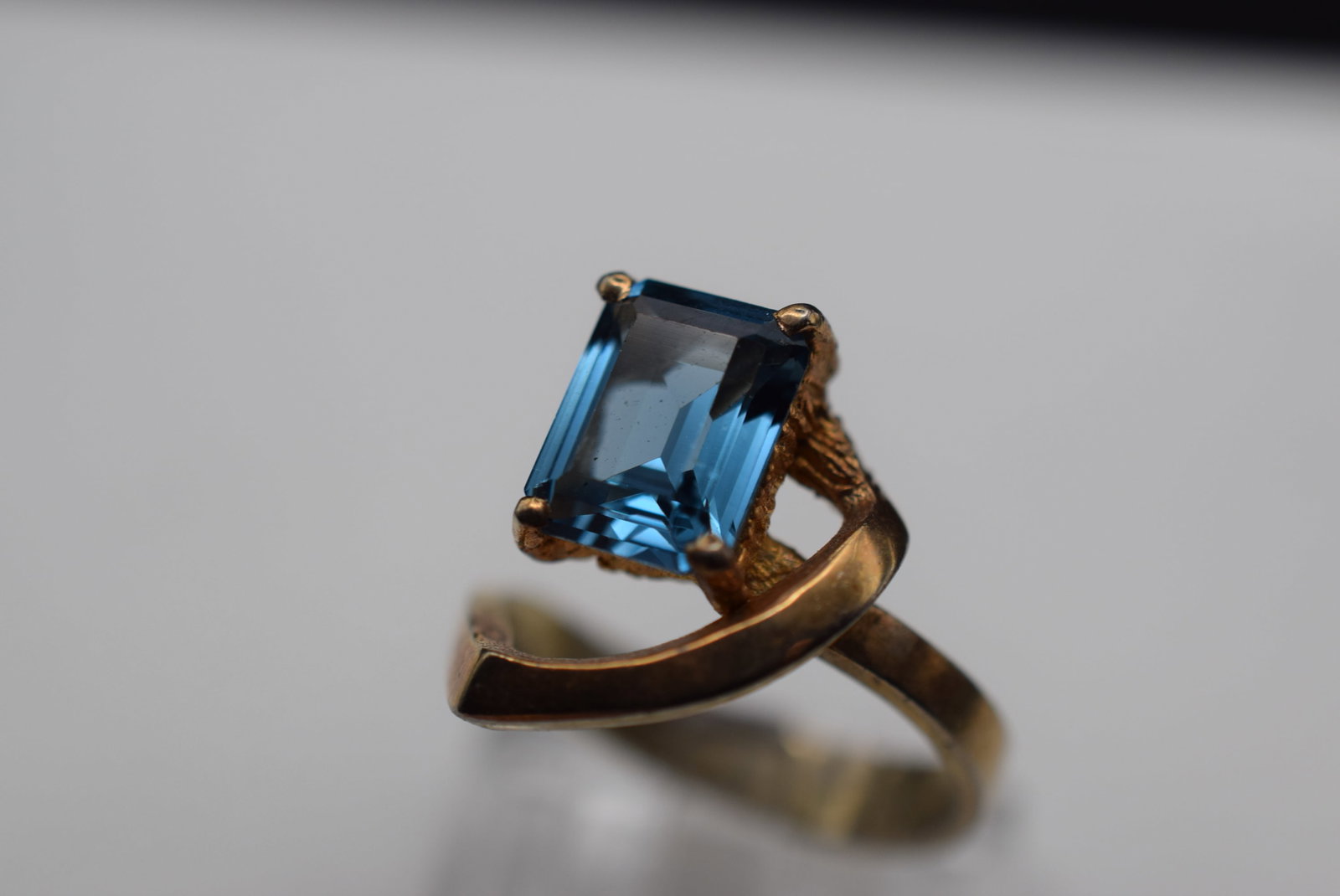 Blue Blue Ring Vintage 1970's Lot HK 856 (1 of 2)