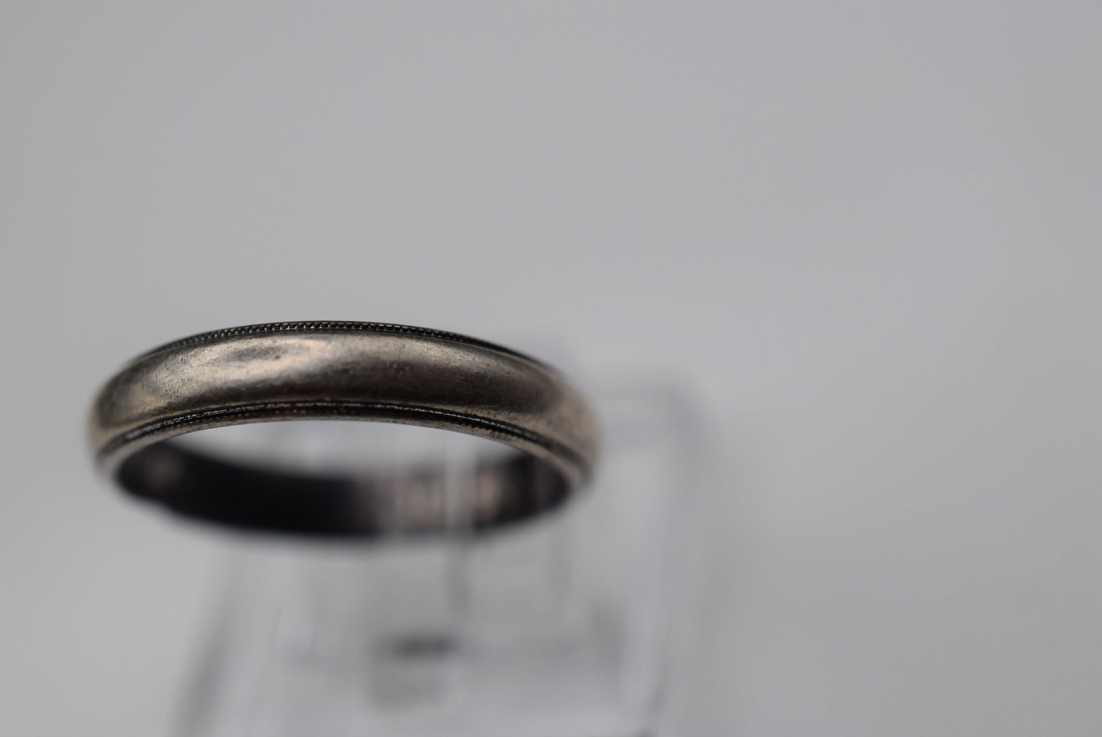 Band Raised Dots Edges Sterling Silver 925 Vintage Ring Size 7.75 EH 870: Band Raised Dots Edges Sterling Silver 925 Vintage Ring Size 7.75 measures 1/4" signed Sterling weighs 2.56 grams no dents camera reflections only
