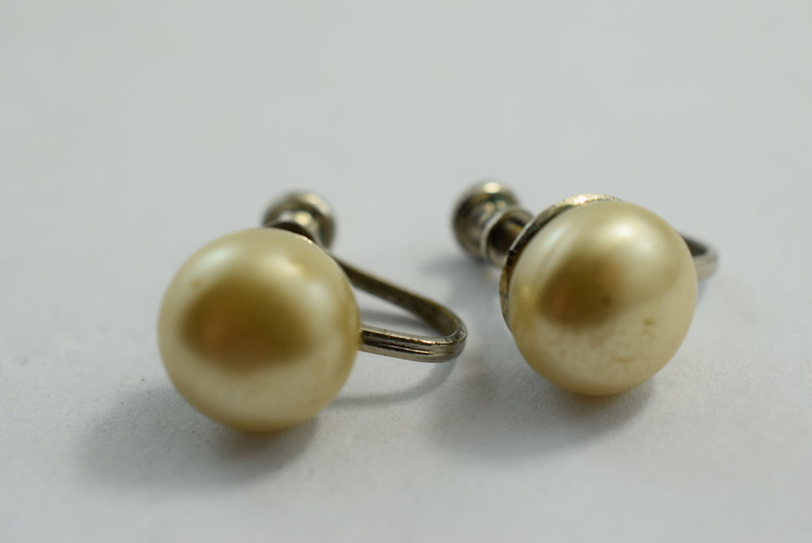 Faux Pearl Stud Screw Back Earrings Vintage Lot # KN 878 (1 of 2)