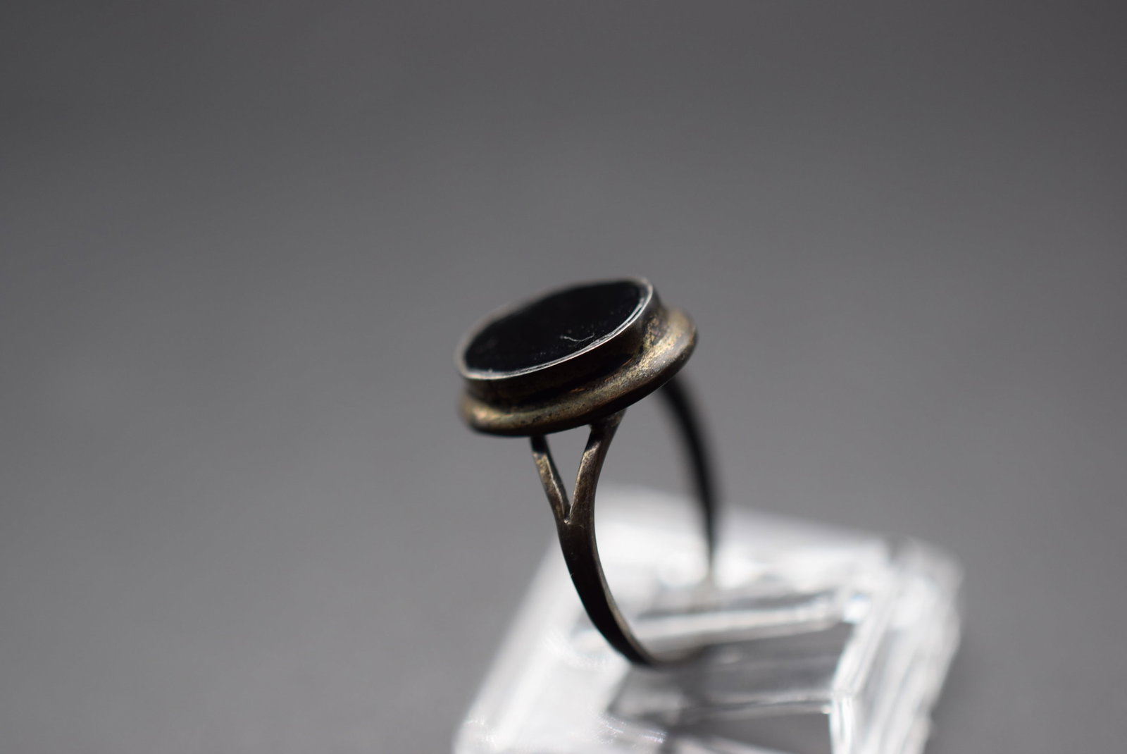 Onyx Ring Size 4.5 Lot EH 906: Onyx Ring Size 4.5 top measures 1/2"