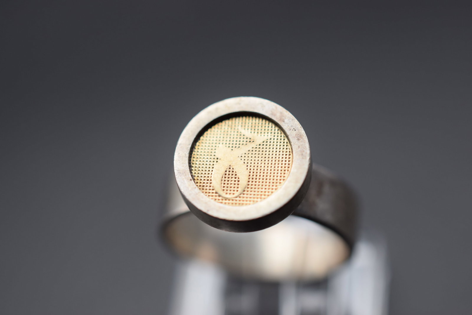 Kupittaan Kulta 14K Sterling Silver 925 Vintage Ring Size 6.5 one size Lot EH 921: Kupittaan Kulta 14K Sterling Silver 925 Vintage Ring Size 6.5 one size top measures 1/2" signed with Kulta symbol and D255 for model number