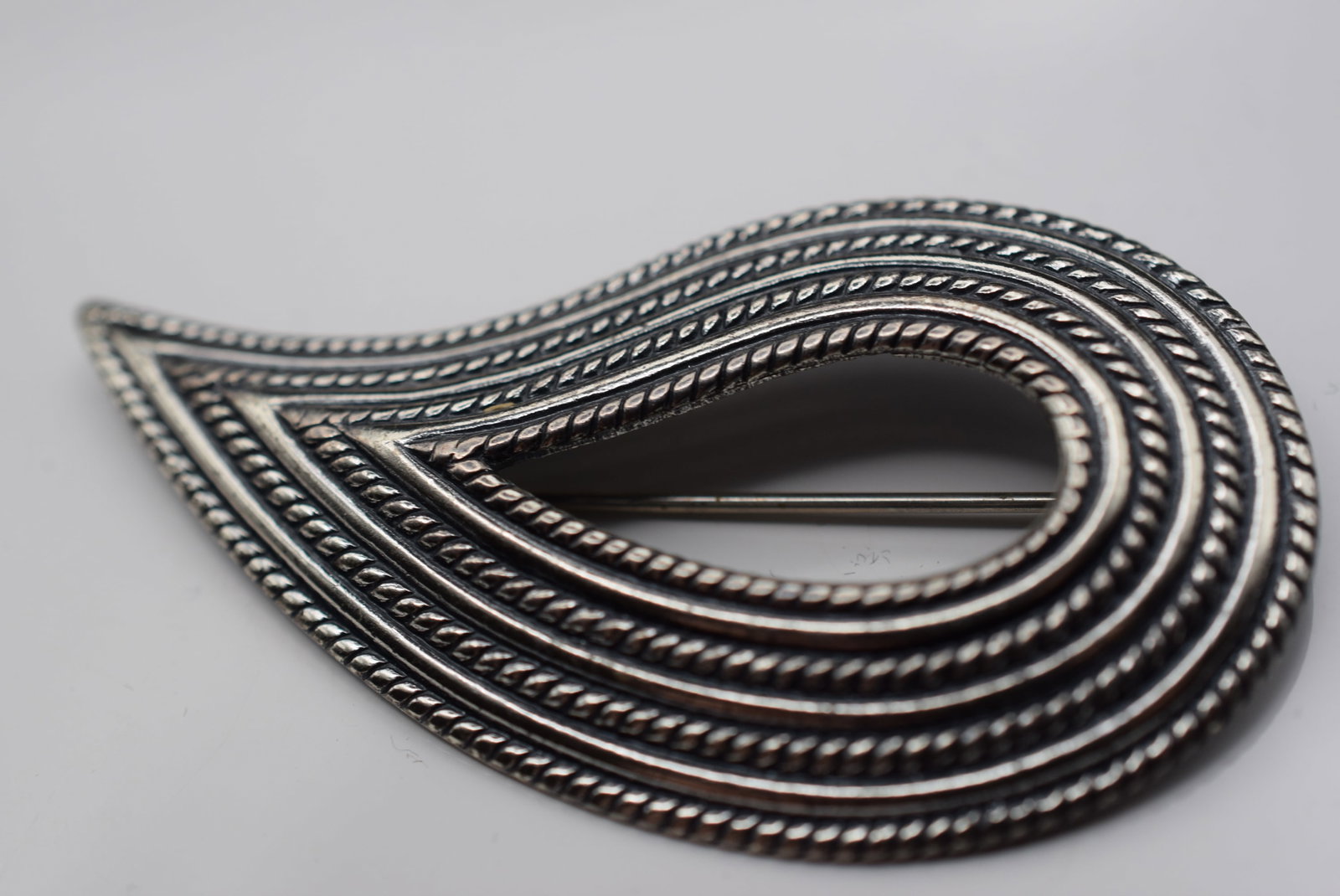 Danecraft USA Sterling Silver Brooch Paisley Repousse Vintage Lot HK 922 (1 of 3)
