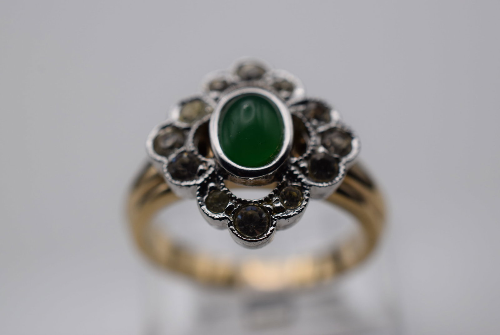 Emerald Green Rhinestone Cocktail Vintage Ring Size 6.75 Lot EH 956: Emerald Green Rhinestone Cocktail Vintage Ring Size 6.75 top measures 5/8"