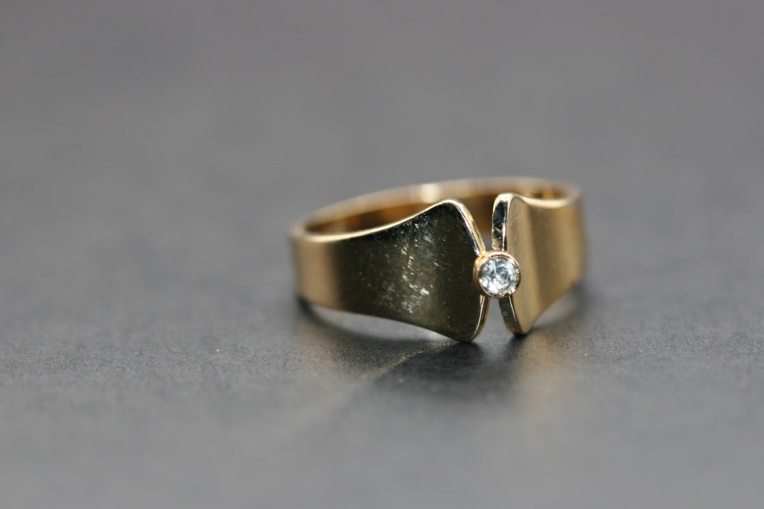 Fantasy Gold Plated CZ Engagement Ring Size 8 1/2 Lot 960: Fantasy Gold Plated CZ Engagement Ring Size 8 1/2