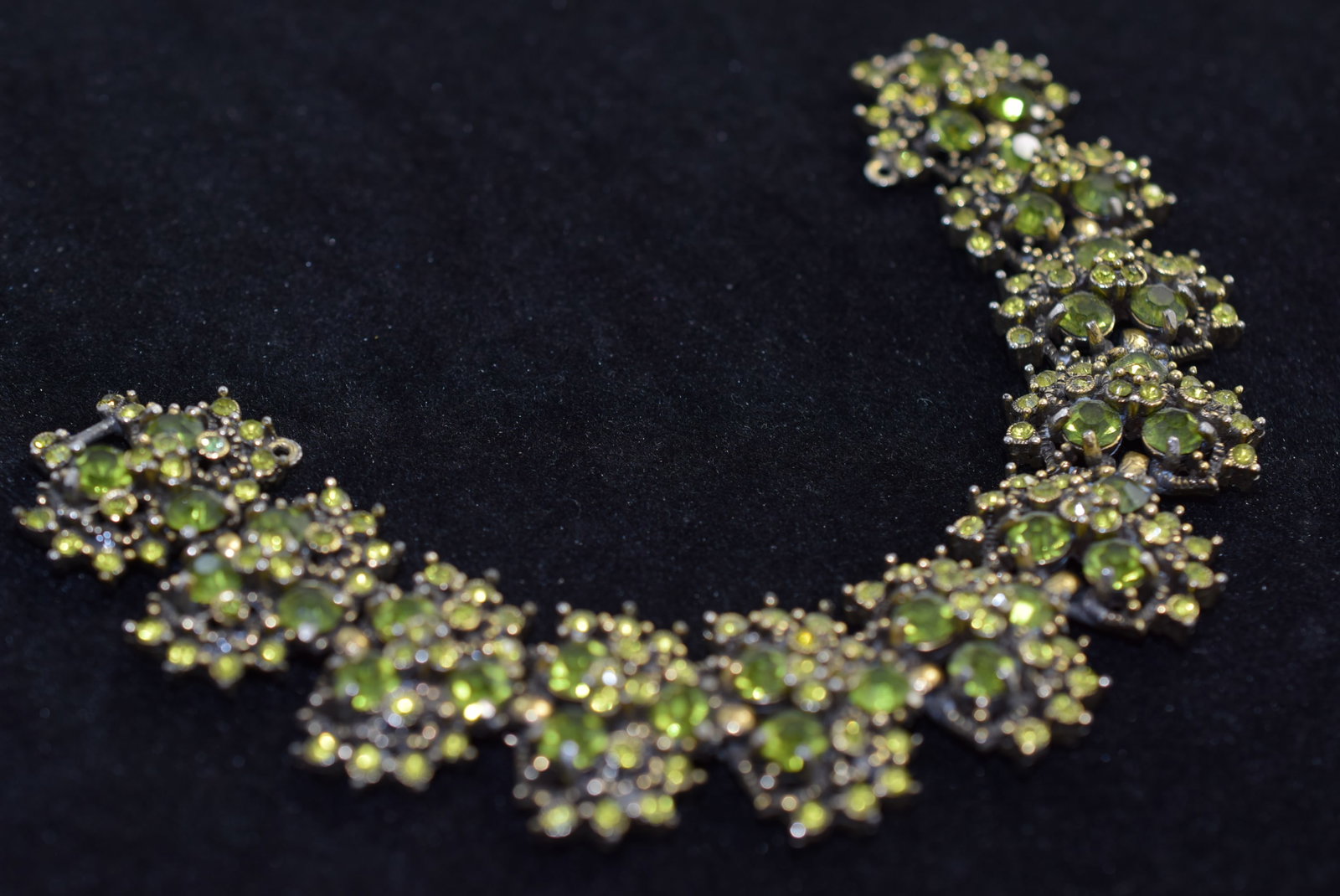 Hollycraft Rhinestone Olive Signed Bracelet 1950 Vintage Lot # KN 967: Hollycraft Rhinestone Olive Signed Bracelet 1950 Vintage missing the fold over clasp