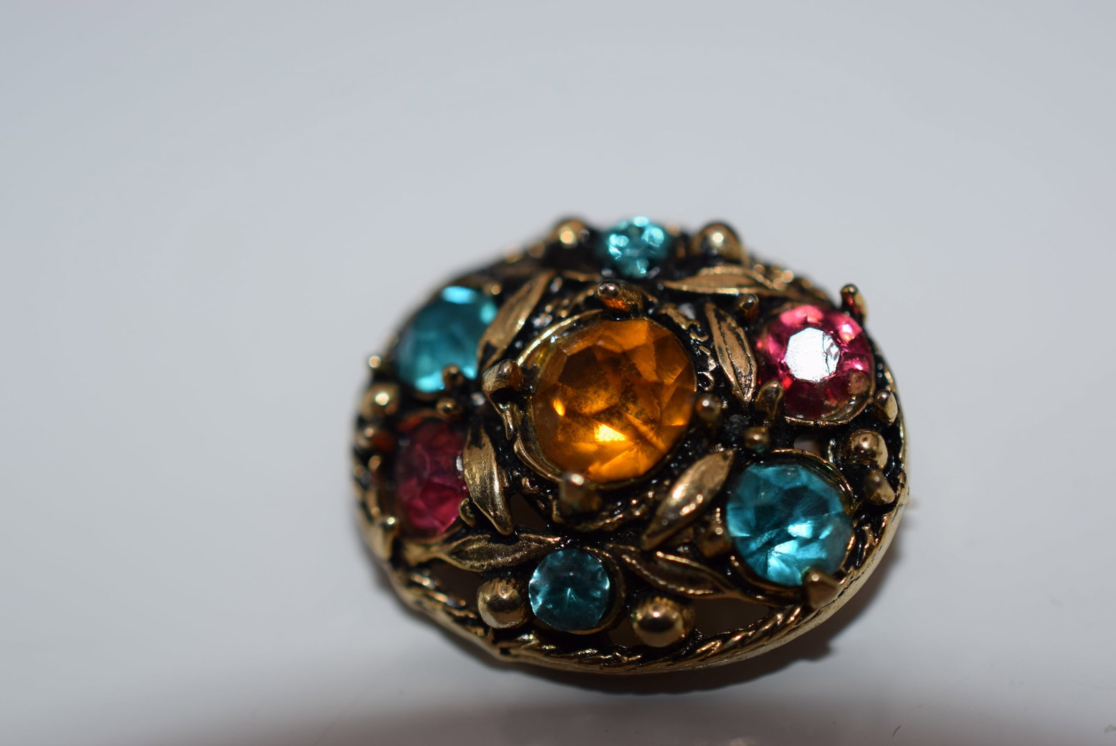 Brooch Vintage 1940's Rhinestone Scatter Pin Lot HK 971: Brooch Vintage 1940's Rhinestone Scatter Pin measures 1" x 3/4"