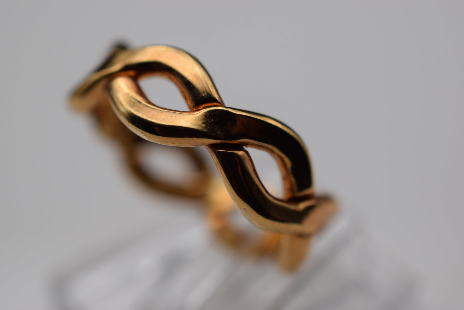 1970's Weave Vintage Ring Size 5.75 Lot EH 973: 1970's Weave Vintage Ring Size 5.75 measures 3/8" wide