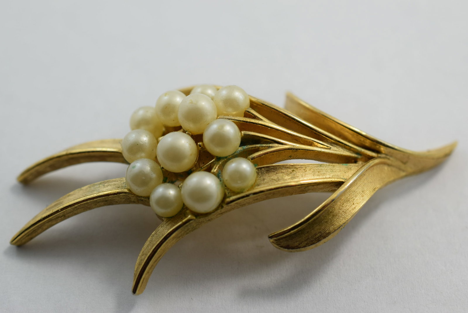 Trifari Faux Pearls Bouquet Brooch Pin 2 3/4" Signed Vintage Lot # KN 980: Trifari Faux Pearls Bouquet Brooch Pin 2 3/4" Signed Vintage