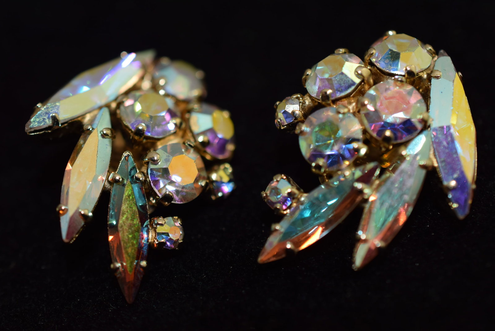Sherman 1 1/4" Signed Rhinestone 1940's Clip Earrings Vintage Lot # KN 988: Sherman 1 1/4" Signed Rhinestone 1940's Clip Earrings Vintage match to lot 987