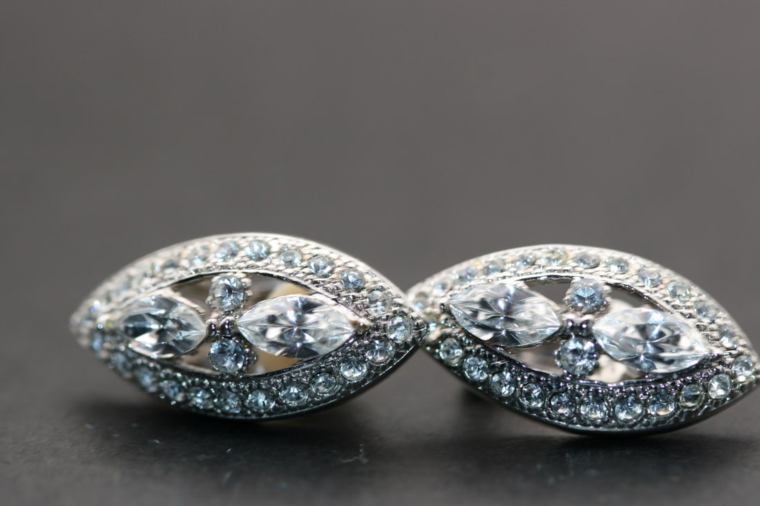 Diamante Rhinestone Clip Earrings Lot 1037 (1 of 2)