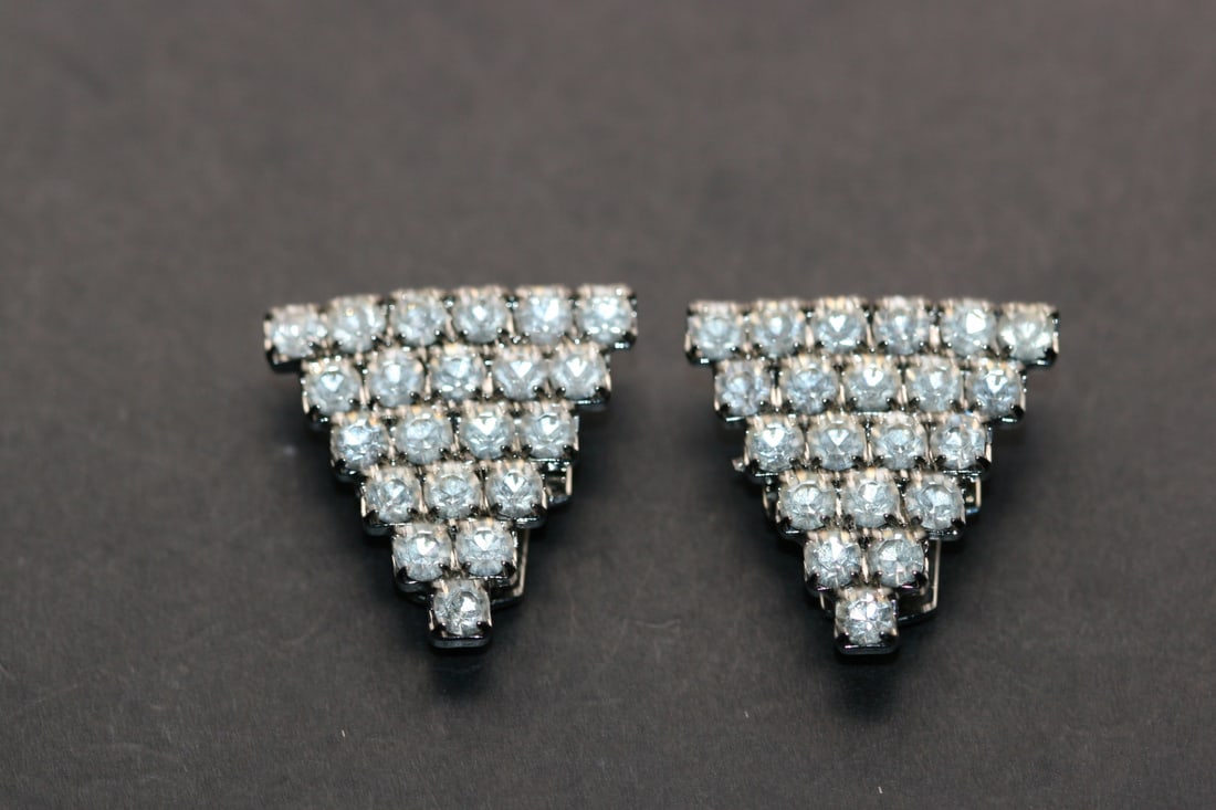 Rhinestone Shoe Clips Pair Vintage Lot 1083: Rhinestone Shoe Clips Pair Vintage measures 7/8" w x 3/4"