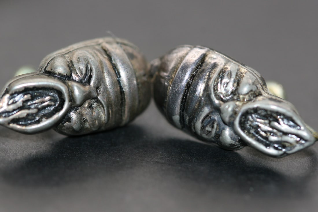 Asian Face Mask Vintage Screw Back Earrings 1940's Lot 1121 (1 of 2)