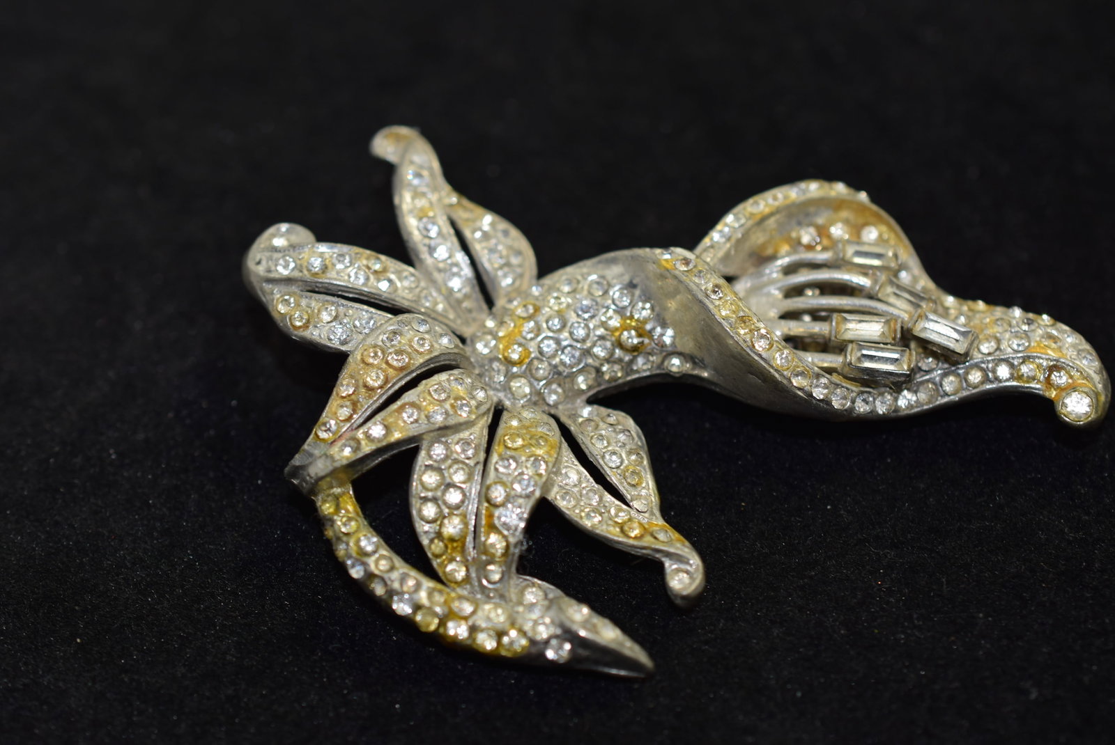 Massive Lily Diamante Rhinestone Encrusted Brooch Pin 1930's 3" Vintage Lot # KN 1157: Massive Lily Diamante Rhinestone Encrusted Brooch Pin 1930's 3" Vintage