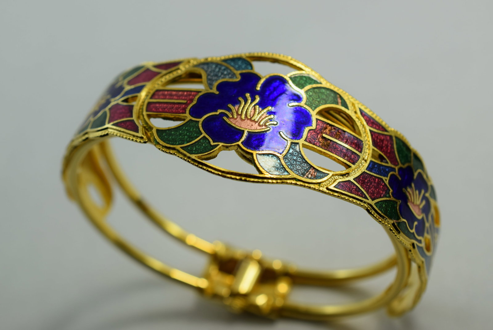 Cloisonne Hinged Clamper Bracelet 1950's Vintage Lot # KN 1168: Cloisonne Hinged Clamper Bracelet 1950's Vintage