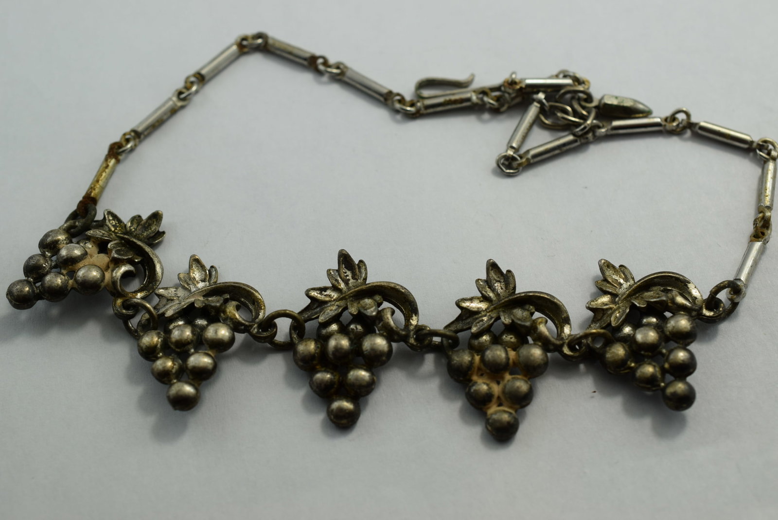 Grapes Necklace 14 1/2" Vintage Lot # KN 1192: Grapes Necklace 14 1/2" Vintage