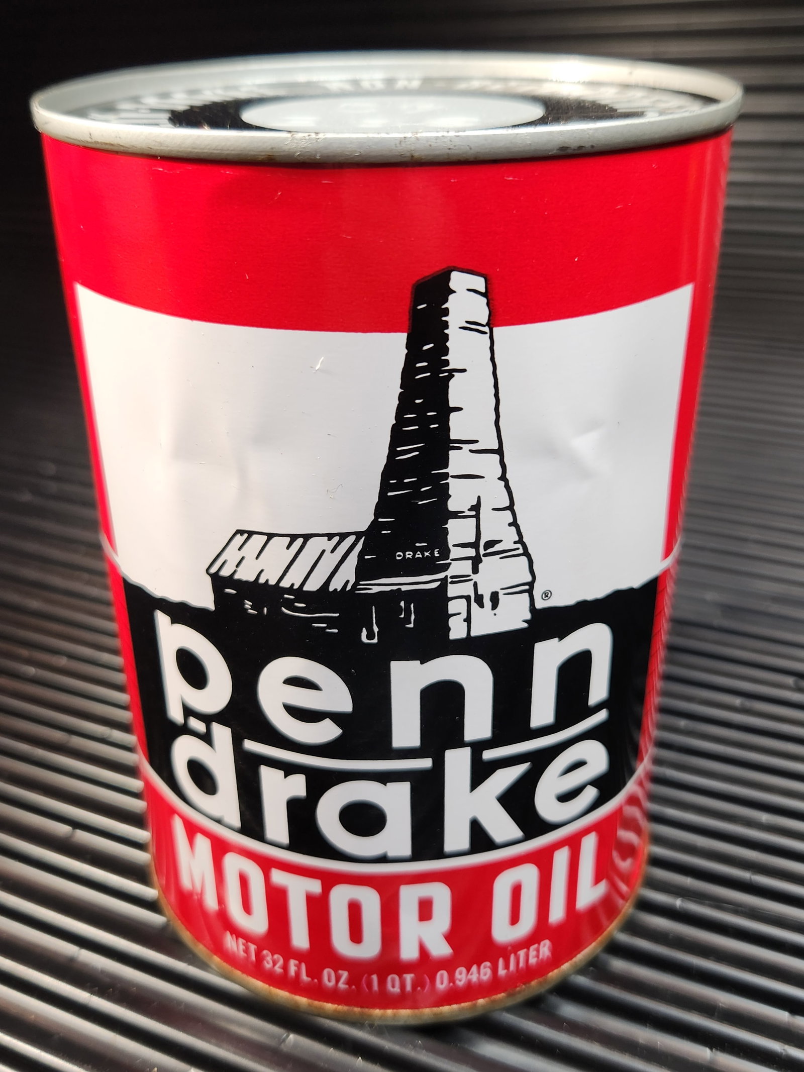 Penn Drake Motor Oil Qt: Full, clean overall, has pressure dents