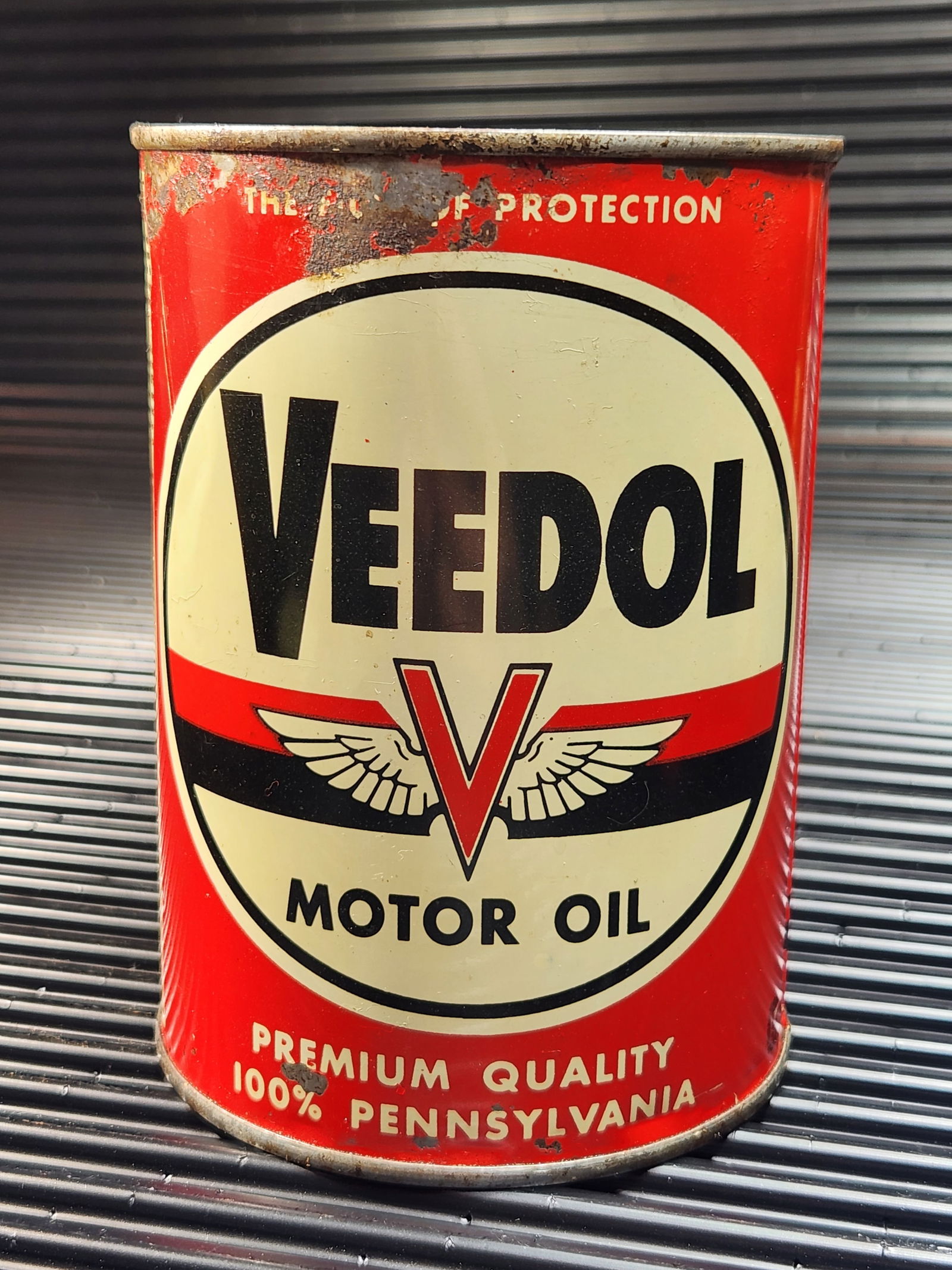 Veedol Motor Oil Red Qt: Empty, paint loss at top edge & seam