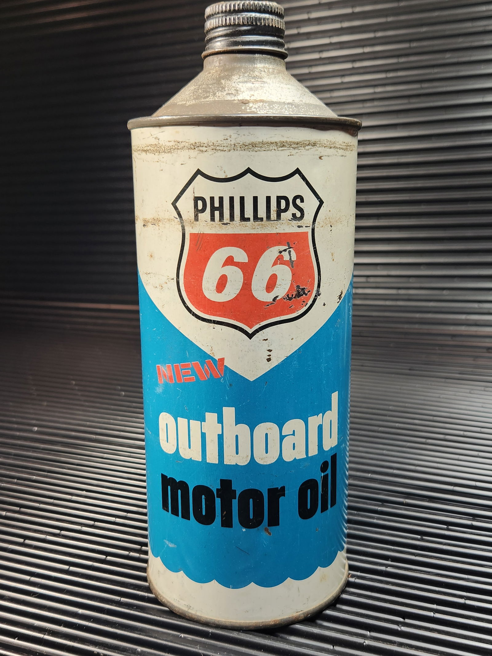 Phillips 66 Outboard Motor Oil Conetop Qt (1 of 6)