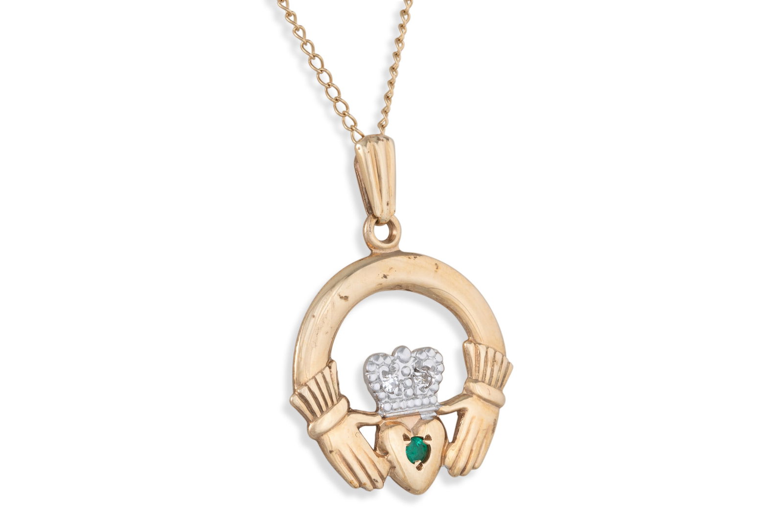 A 9CT GOLD CLADDAGH PENDANT, on a chain with matching earrings: A 9CT GOLD CLADDAGH PENDANT, on a chain with matching earrings