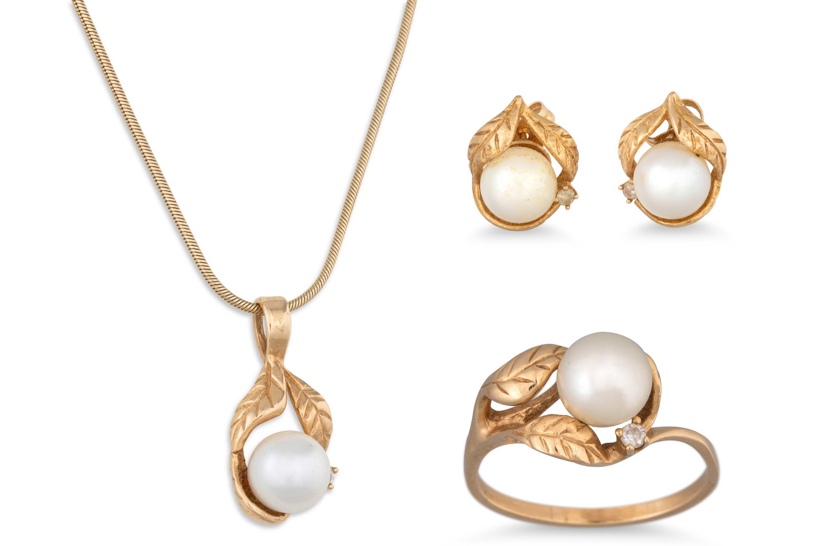 A SUITE OF 14CT GOLD AND CULTURED PEARL JEWELLERY, to include a ring, earring and pendant on a: A SUITE OF 14CT GOLD AND CULTURED PEARL JEWELLERY, to include a ring, earring and pendant on a chain, 13.2 g.