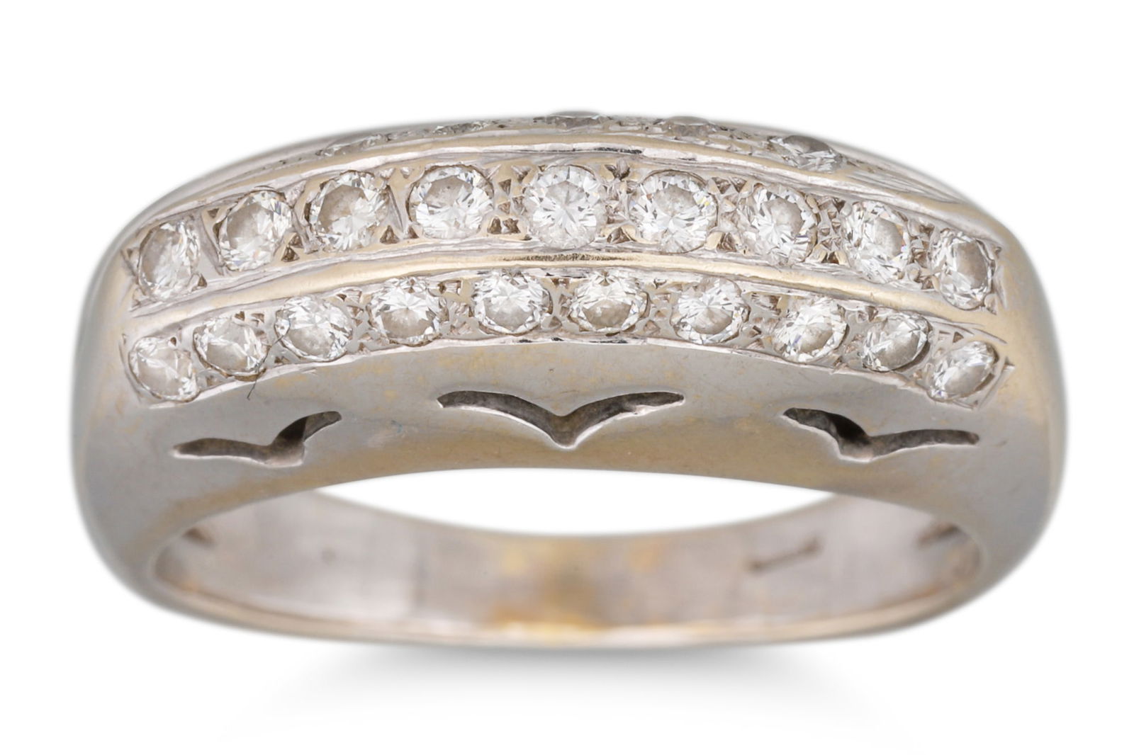 A DIAMOND RING, the round brilliant cut diamonds pave set in 18ct white gold, size M (1 of 1)