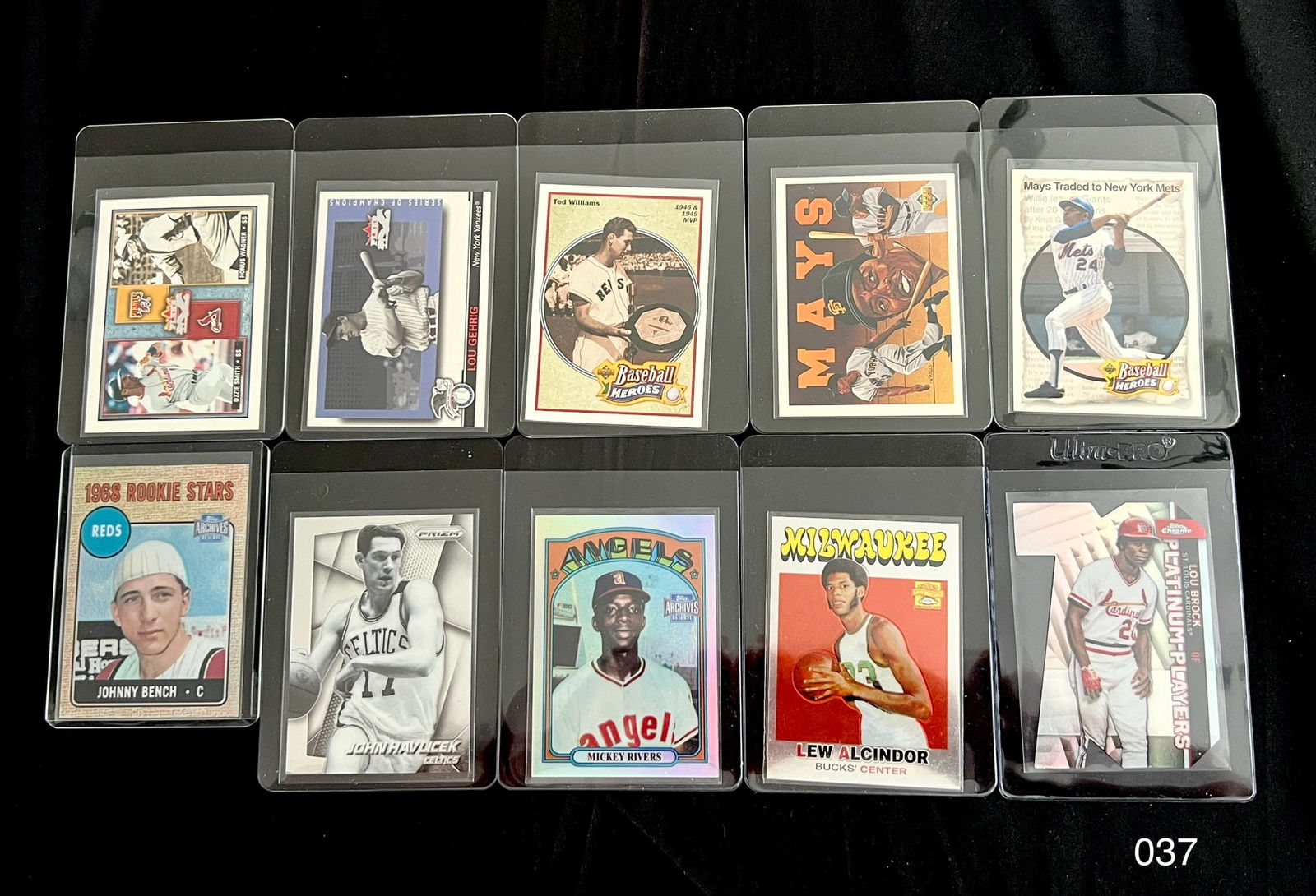 Vintage Sports Card Lot with Johnny Bench / Willie Mays / Lew Alcindor (1 of 2)