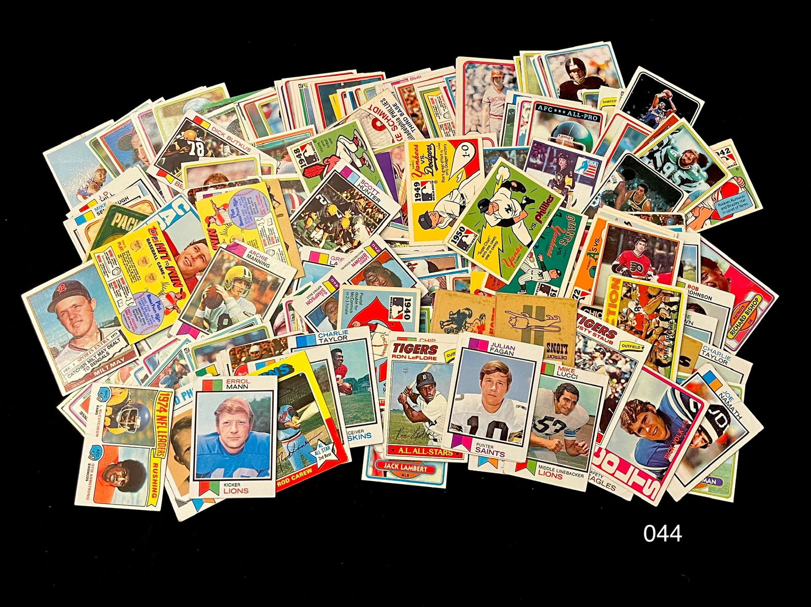 Vintage Unsearched Sports Card Lot from a Private Collection: Item: Vintage Unsearched Sports Card Lot from a Private Collection Please look at the pictures carefully to determine what you believe the condition of this collectible is. We are not professional aut