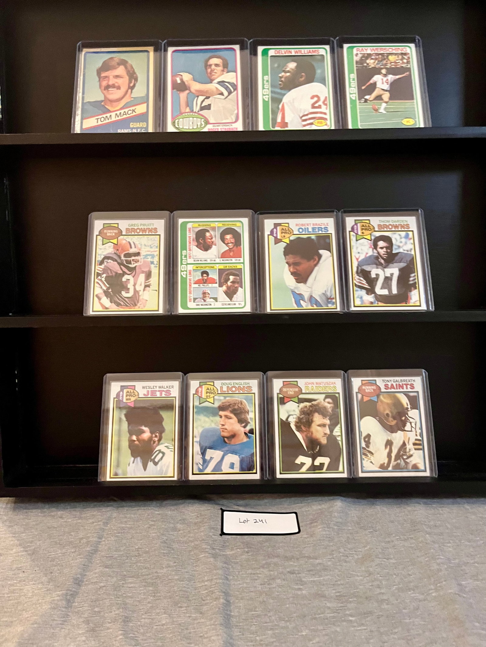 Vintage Football Card Lot of (12) Total Cards Including Roger Staubach: Item: Vintage Football Card Lot of (12) Total Cards Including Roger Staubach Please look at the pictures carefully to determine what you believe the condition of this collectible is. We are not profes